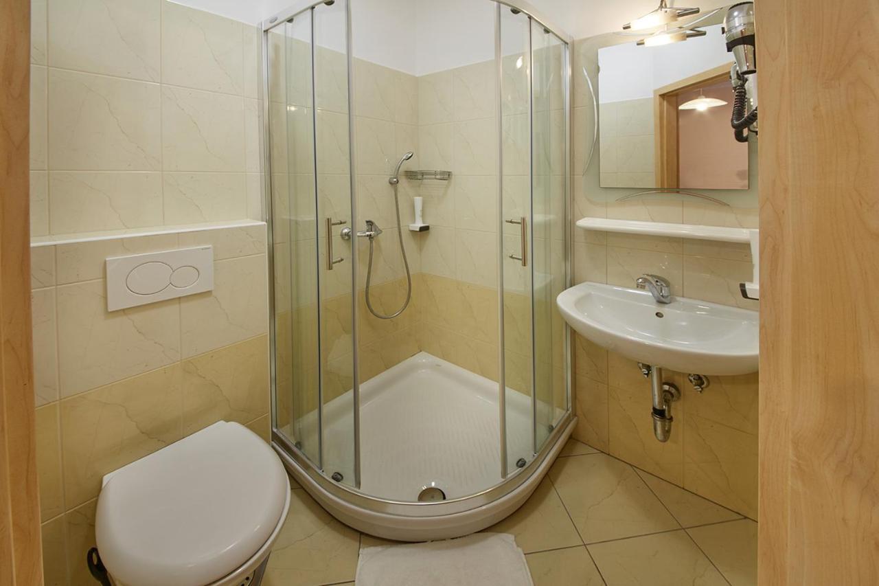 Rute Hotel And Apartments كْرانْيِسكا غورا المظهر الخارجي الصورة
